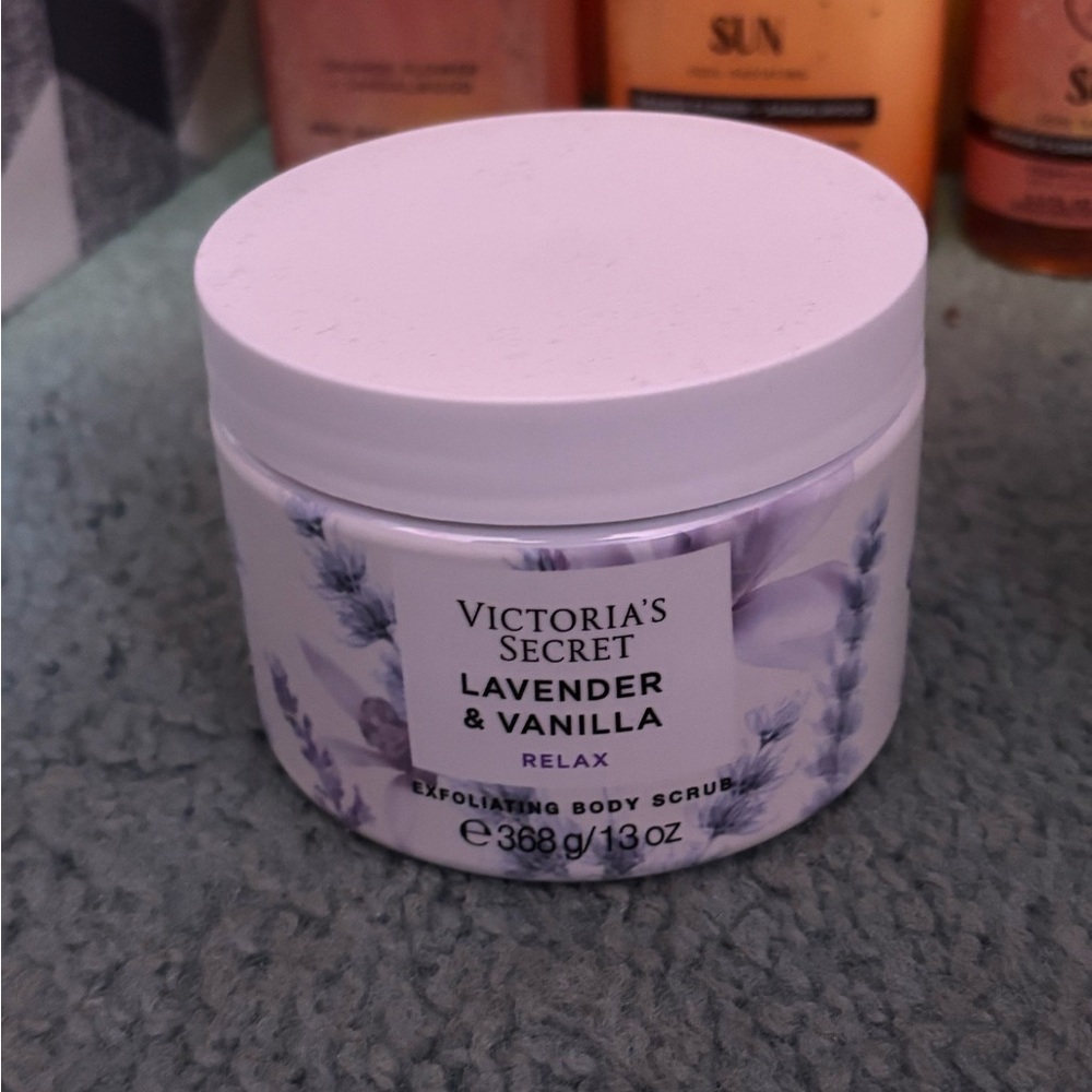 Victoria's Secret Exfoliating Body Scrub - Lavender & Vanilla (Relax)